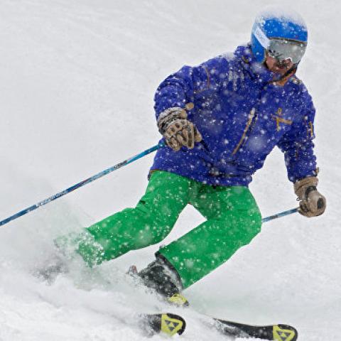 Зачем ехать в Крым зимой: лечебные грязи, катание на лыжах и джип-туры в горах 