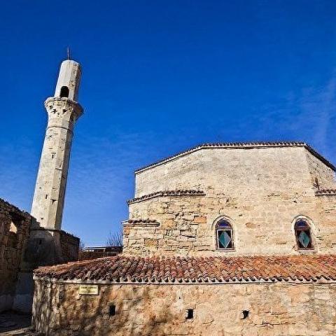 В древней мечети Евпатории прошел первый за сто лет пятничный намаз