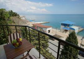 Терасса - Гостиница Профессорский уголок  первая линия   Четырехместный номер с видом на море